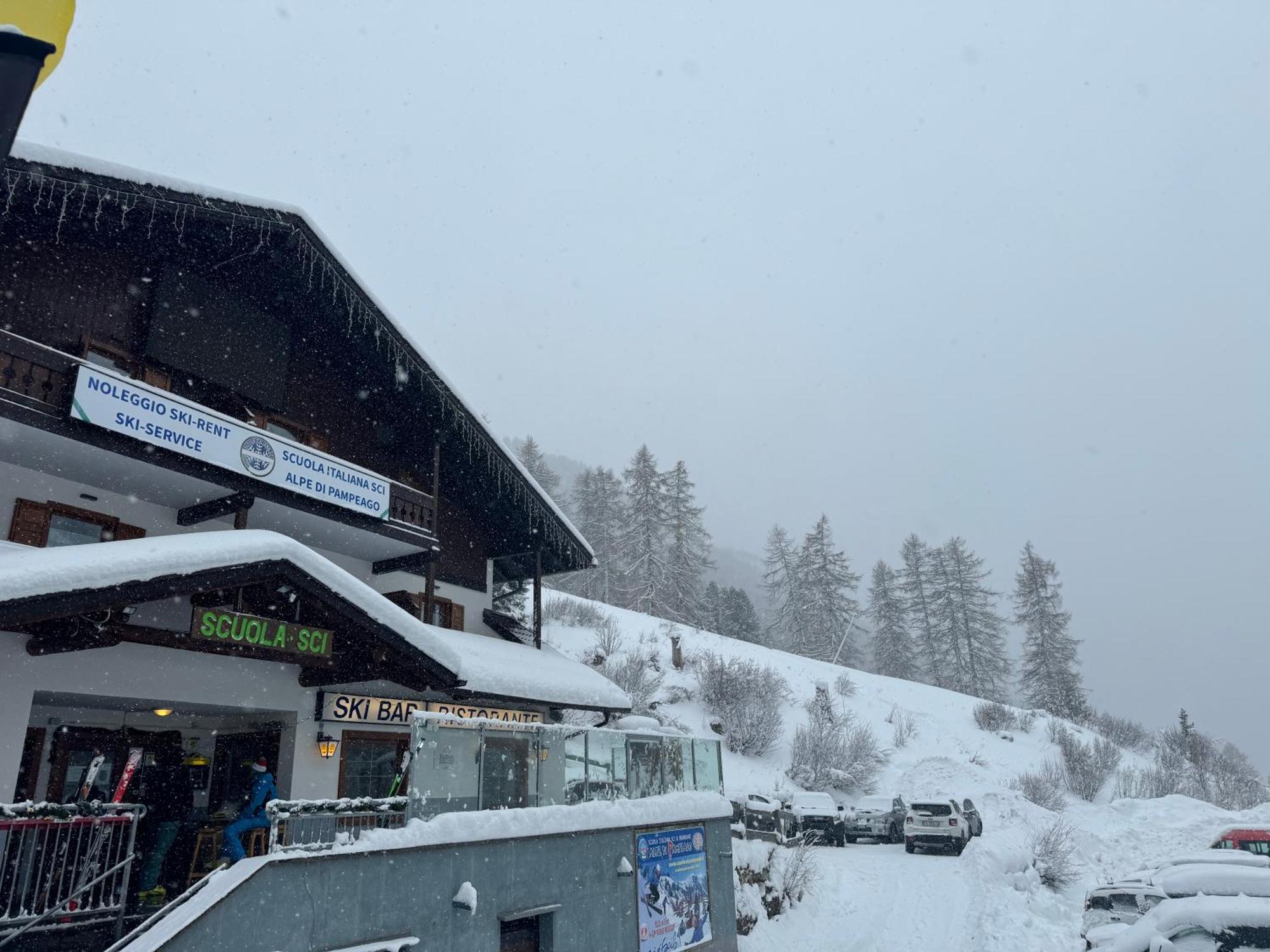 Ski Lodge Pampeago Tesero Eksteriør billede