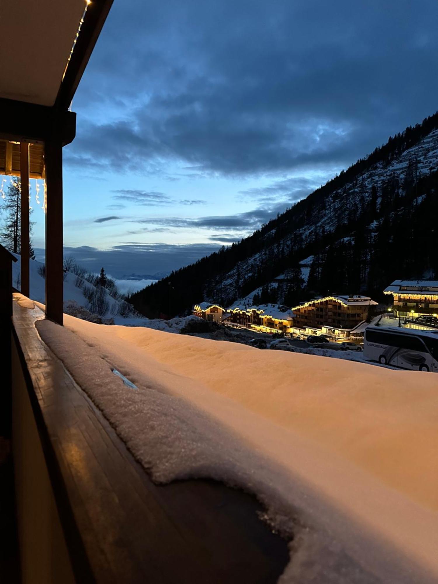 Ski Lodge Pampeago Tesero Eksteriør billede